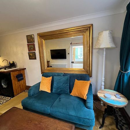 Captain'S Nook, Luxurious Victorian Apartment With Four Poster Bed And Private Parking Only 8 Minutes Walk To The Historic Harbour Brixham Exterior photo