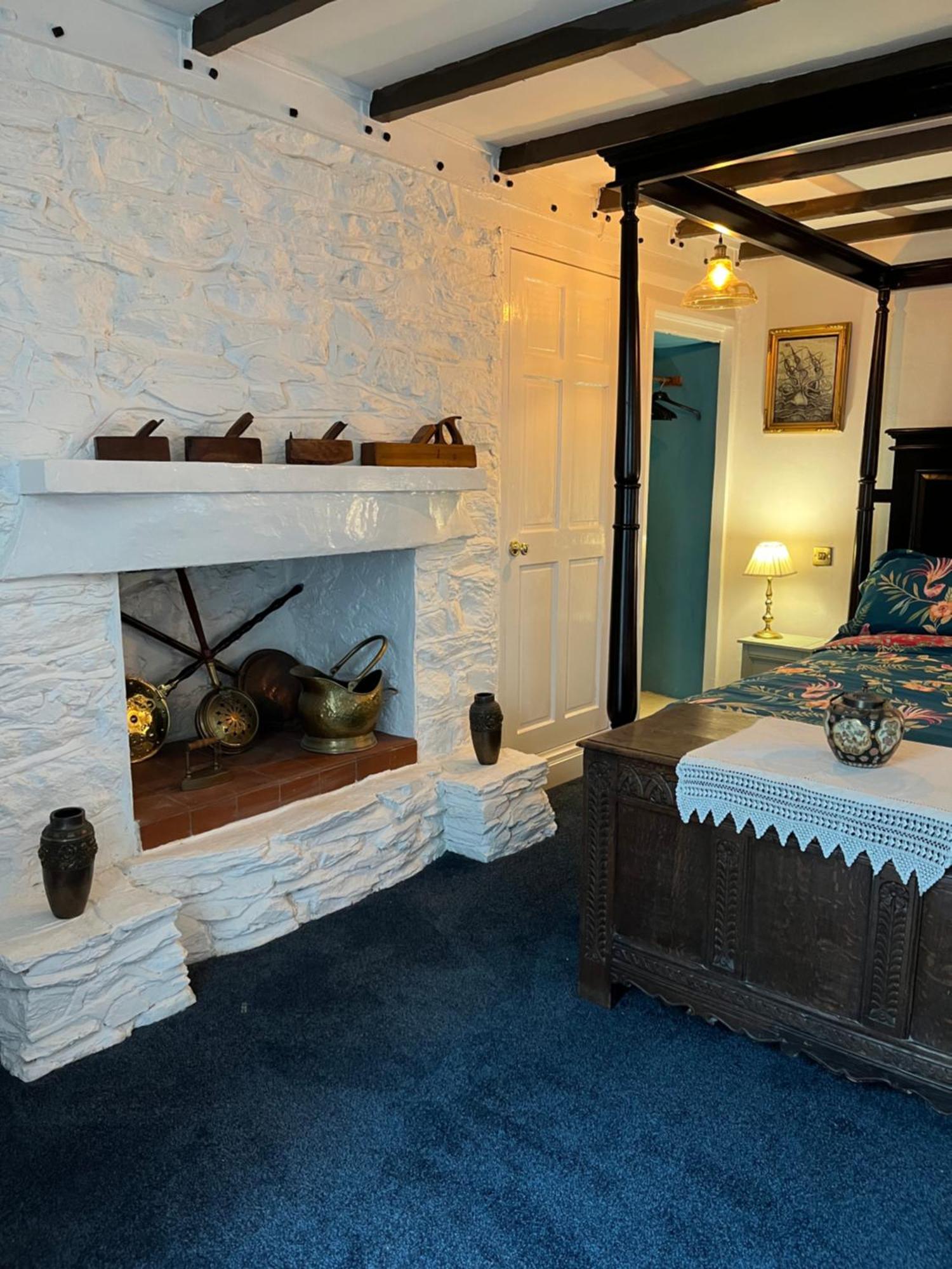 Captain'S Nook, Luxurious Victorian Apartment With Four Poster Bed And Private Parking Only 8 Minutes Walk To The Historic Harbour Brixham Exterior photo