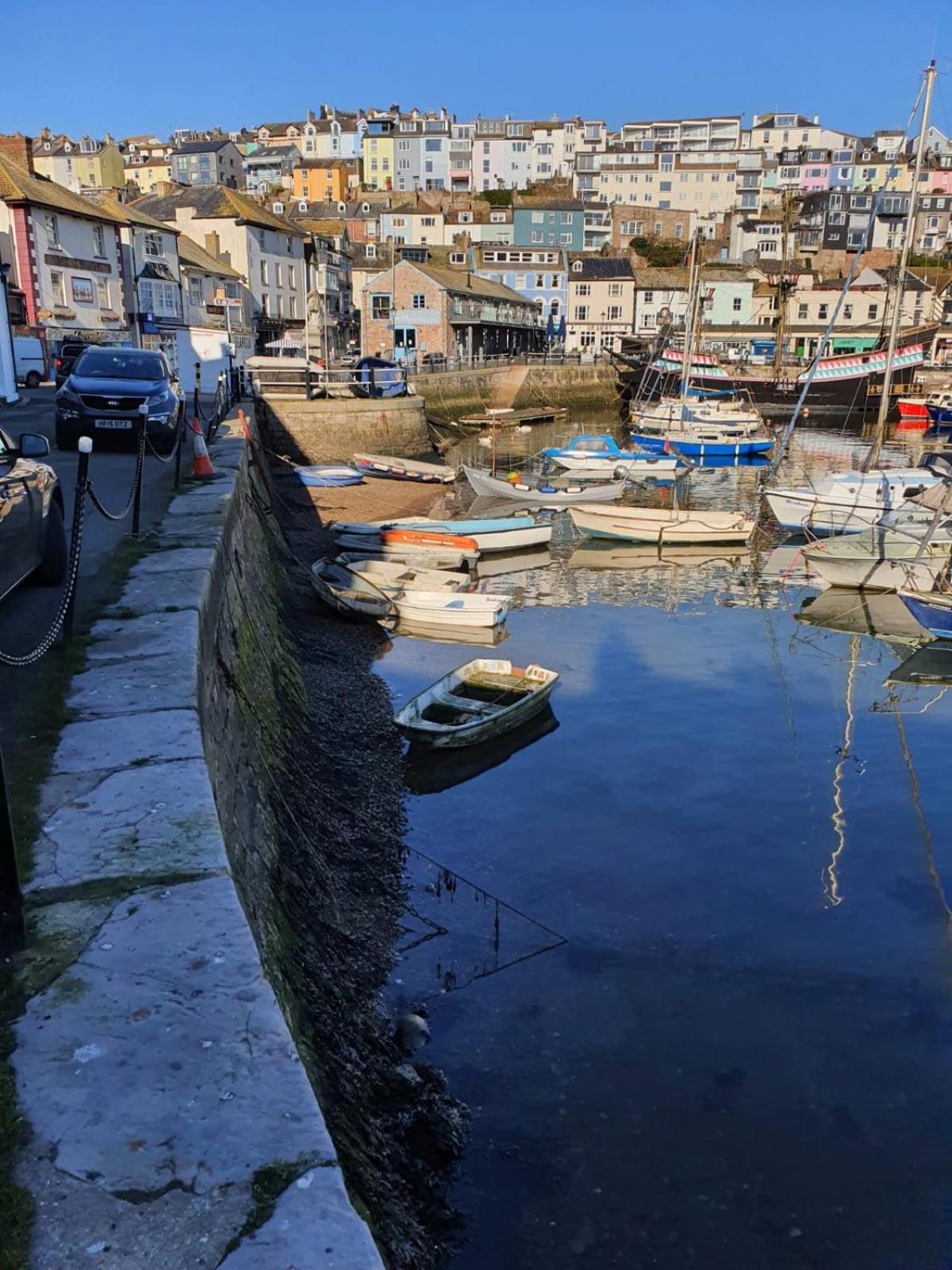 Captain'S Nook, Luxurious Victorian Apartment With Four Poster Bed And Private Parking Only 8 Minutes Walk To The Historic Harbour Brixham Exterior photo