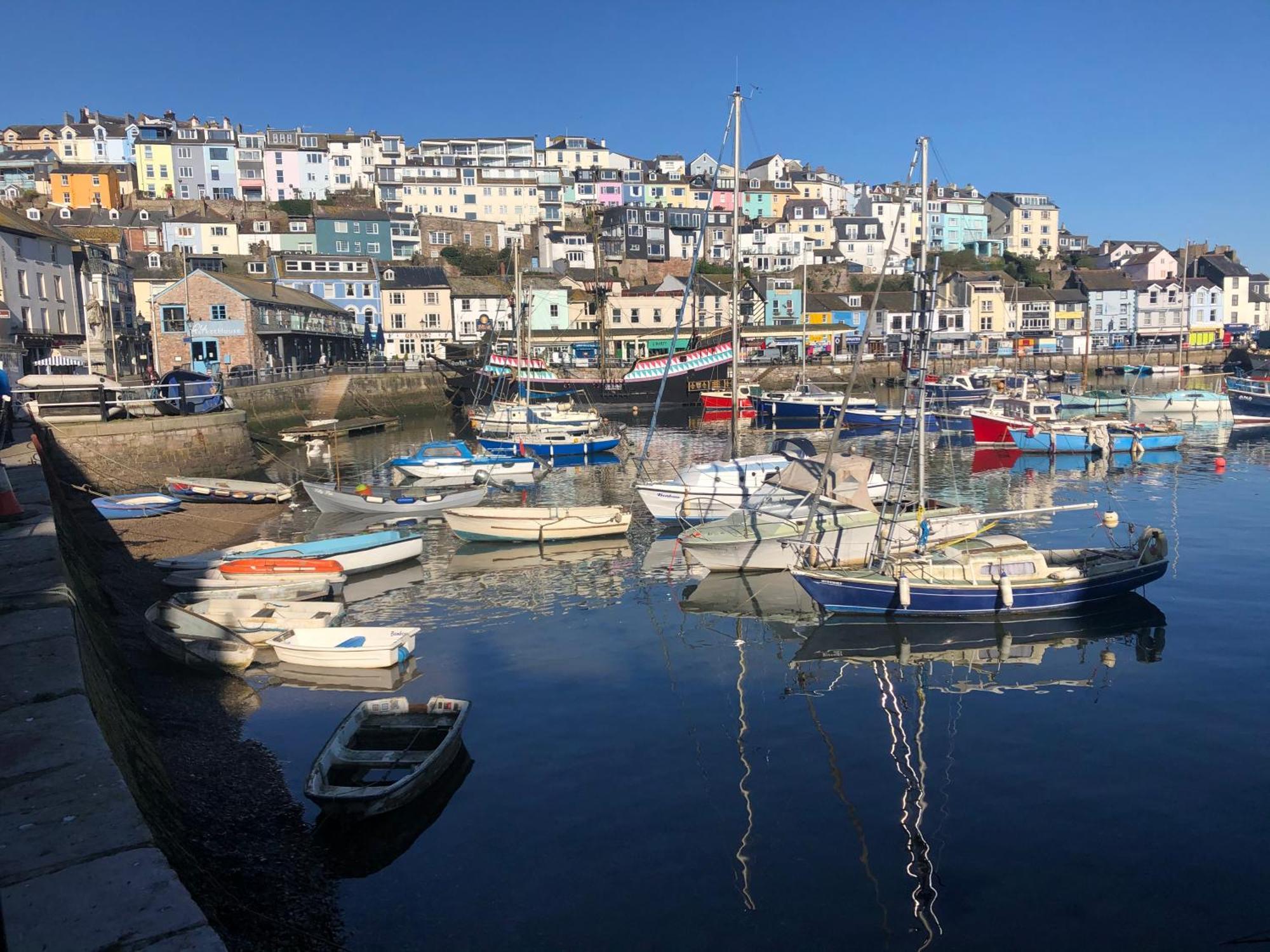 Captain'S Nook, Luxurious Victorian Apartment With Four Poster Bed And Private Parking Only 8 Minutes Walk To The Historic Harbour Brixham Exterior photo