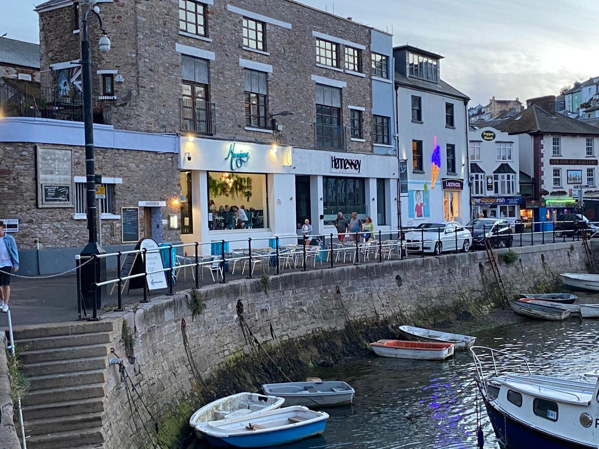 Captain'S Nook, Luxurious Victorian Apartment With Four Poster Bed And Private Parking Only 8 Minutes Walk To The Historic Harbour Brixham Exterior photo