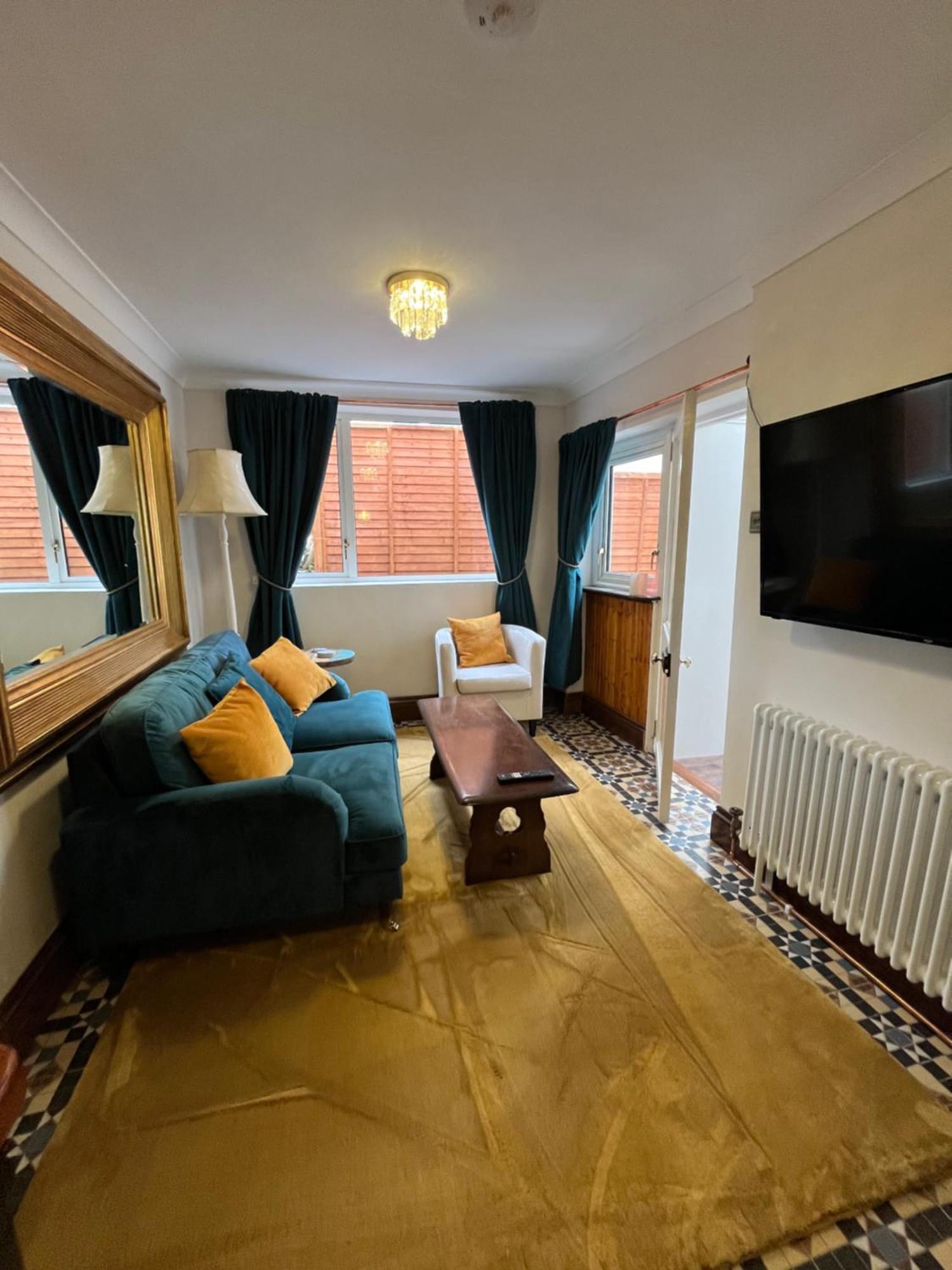 Captain'S Nook, Luxurious Victorian Apartment With Four Poster Bed And Private Parking Only 8 Minutes Walk To The Historic Harbour Brixham Exterior photo