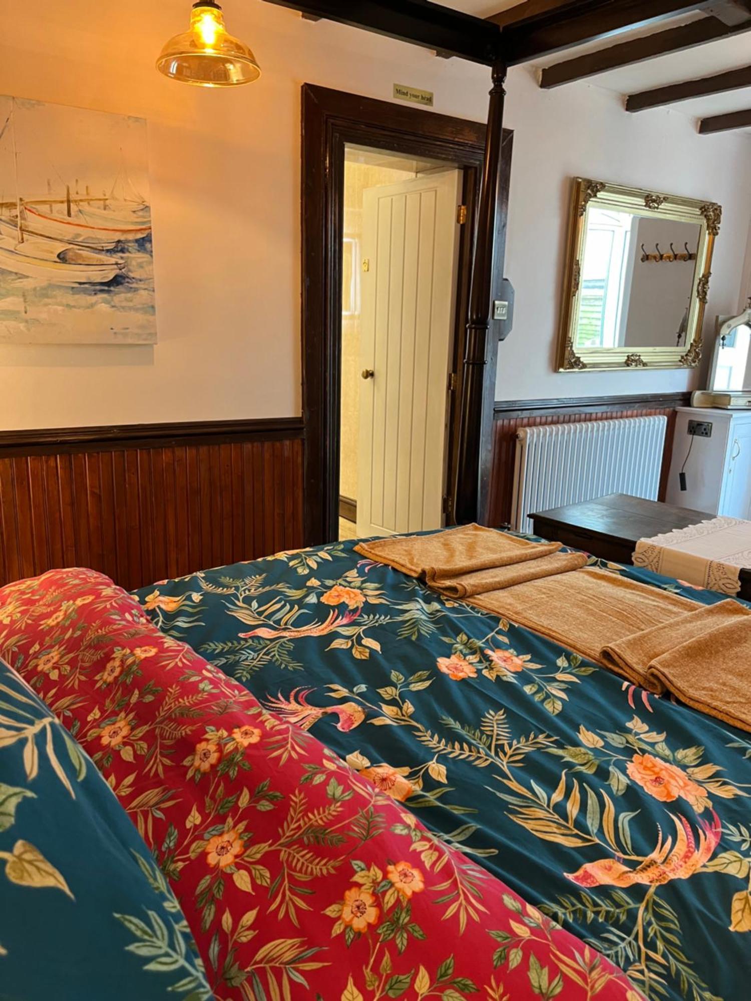 Captain'S Nook, Luxurious Victorian Apartment With Four Poster Bed And Private Parking Only 8 Minutes Walk To The Historic Harbour Brixham Exterior photo