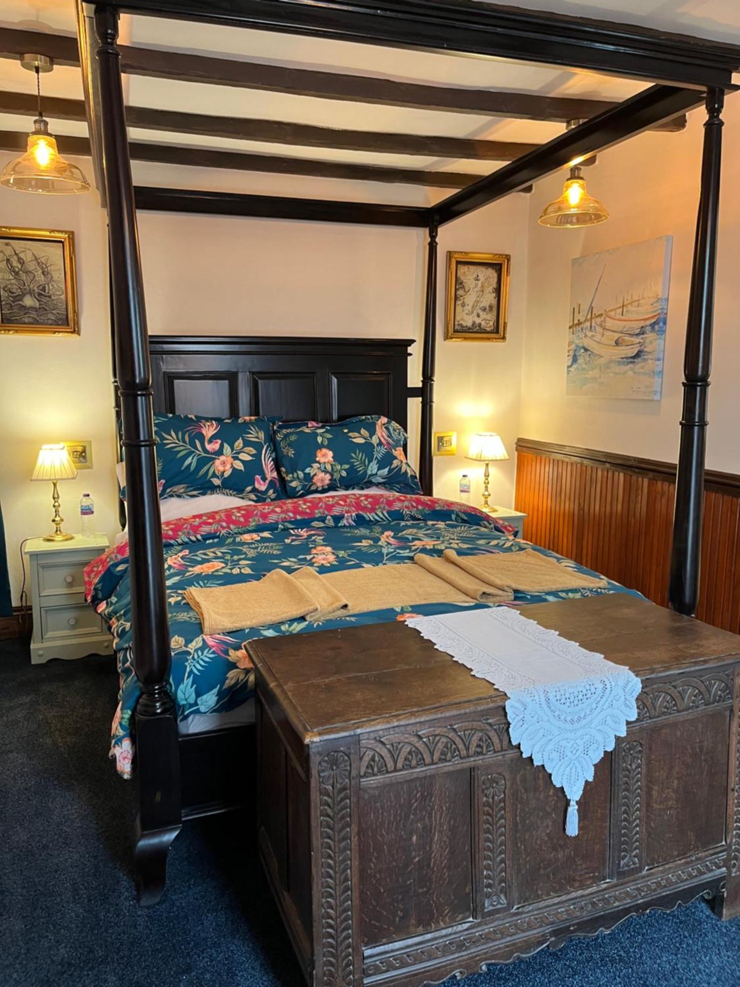 Captain'S Nook, Luxurious Victorian Apartment With Four Poster Bed And Private Parking Only 8 Minutes Walk To The Historic Harbour Brixham Exterior photo