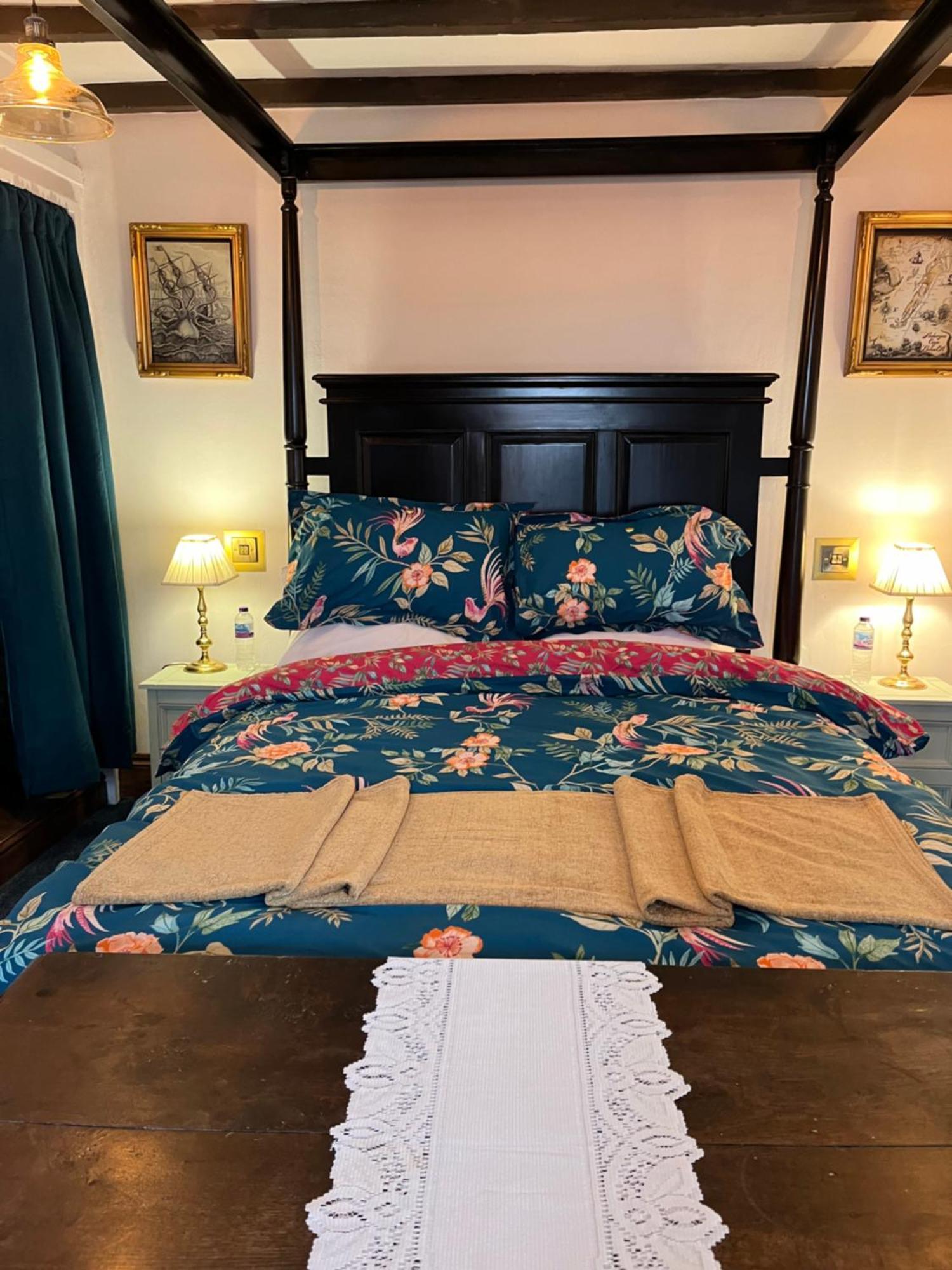 Captain'S Nook, Luxurious Victorian Apartment With Four Poster Bed And Private Parking Only 8 Minutes Walk To The Historic Harbour Brixham Exterior photo