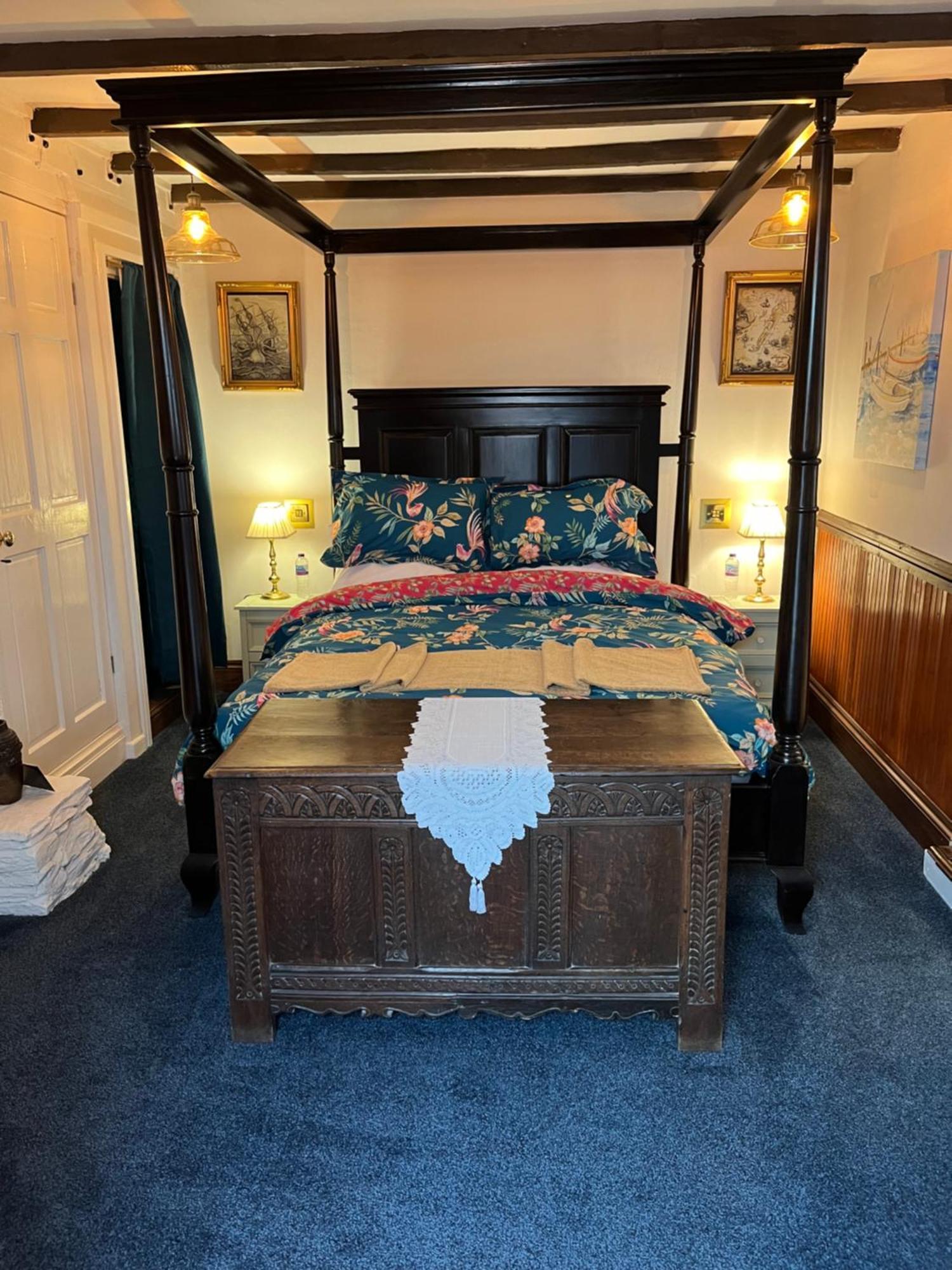 Captain'S Nook, Luxurious Victorian Apartment With Four Poster Bed And Private Parking Only 8 Minutes Walk To The Historic Harbour Brixham Exterior photo