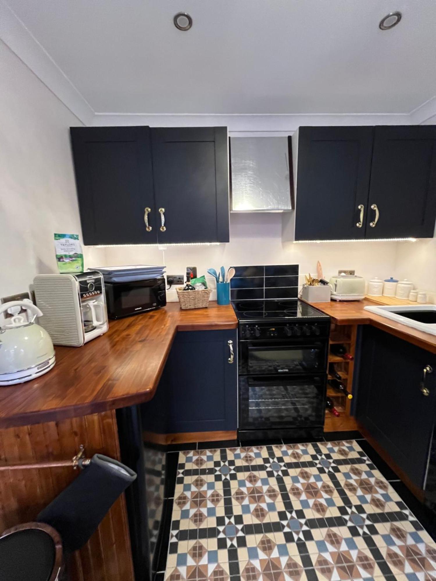 Captain'S Nook, Luxurious Victorian Apartment With Four Poster Bed And Private Parking Only 8 Minutes Walk To The Historic Harbour Brixham Exterior photo