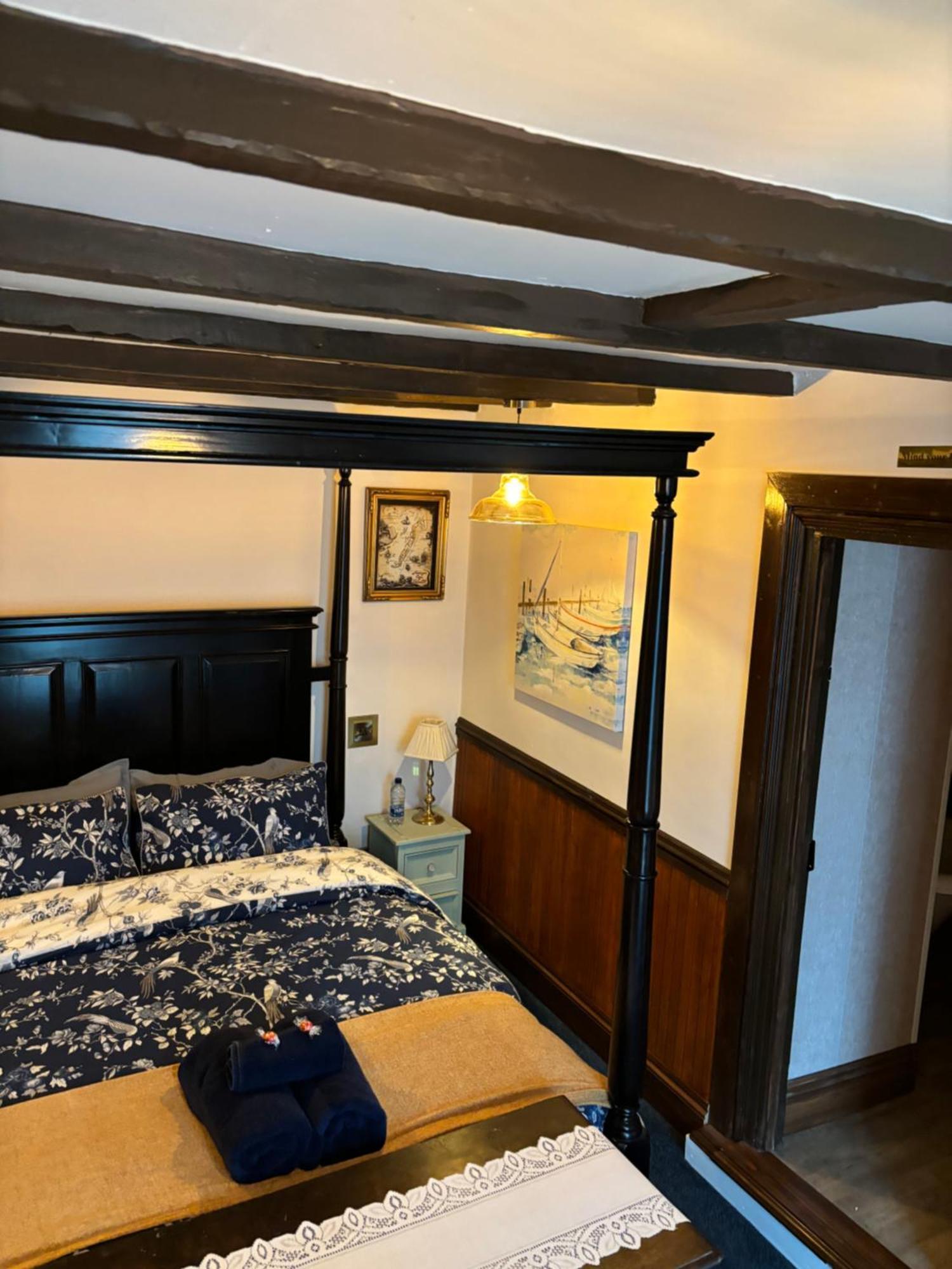 Captain'S Nook, Luxurious Victorian Apartment With Four Poster Bed And Private Parking Only 8 Minutes Walk To The Historic Harbour Brixham Exterior photo