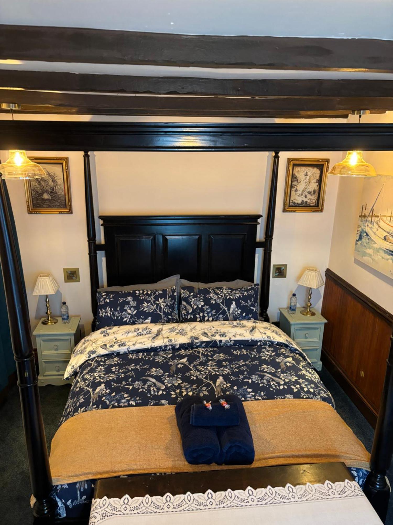 Captain'S Nook, Luxurious Victorian Apartment With Four Poster Bed And Private Parking Only 8 Minutes Walk To The Historic Harbour Brixham Exterior photo